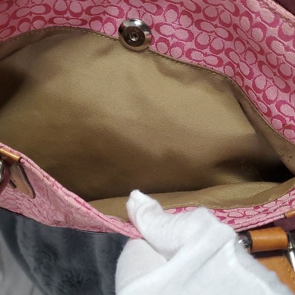 Signature Coach - Picture 7 of 14